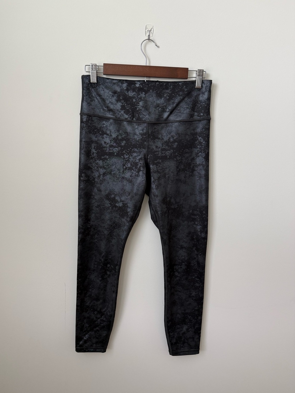Athleta Elation Misty‎ Lace Tight Black Metallic Print Size Medium 25”